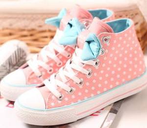 Canvas sneakers in pink with dots